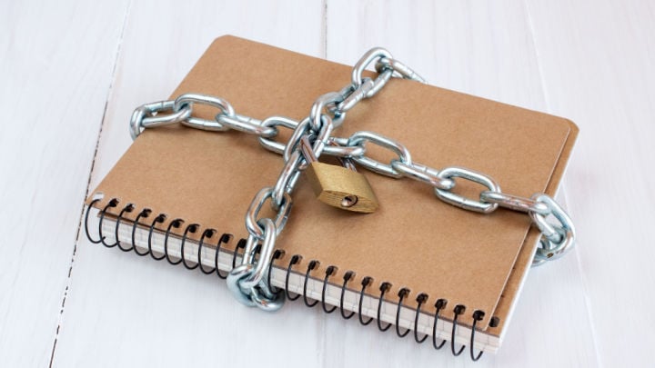 notepad padlock and chain