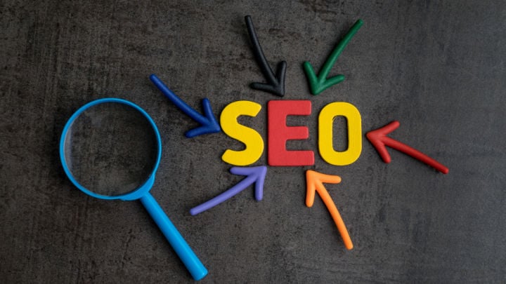 arrows pointing at seo letters